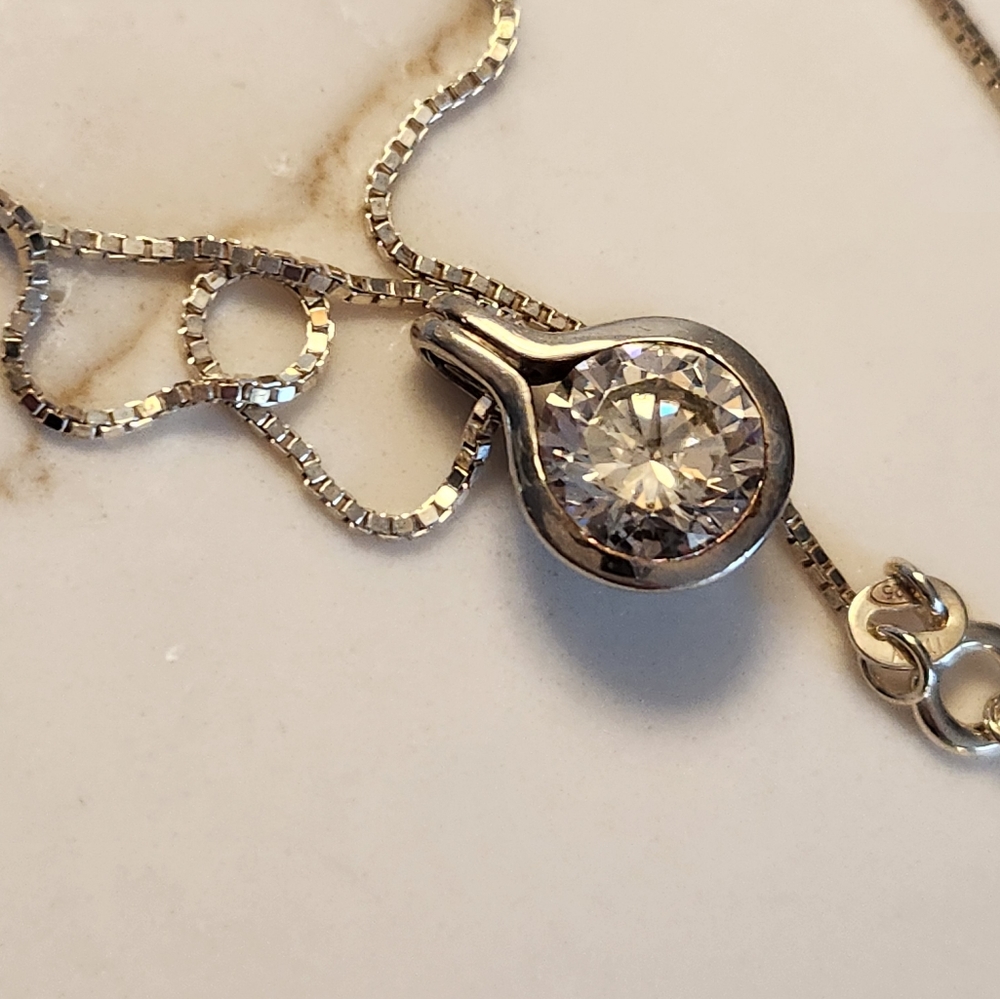 925 sterling silver bezel set pendant with box chain